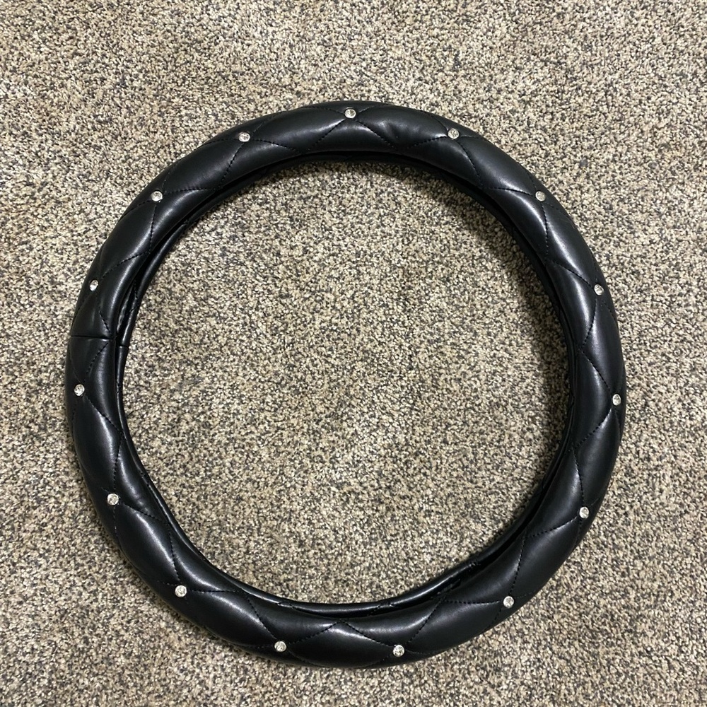 YOGURTCK black bling steering wheel, 15 inches